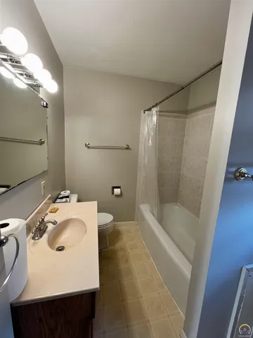 $198,500 | 1521 West 2nd Terrace, Lawrence, KS 66044