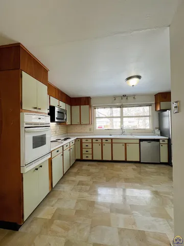 $198,500 | 1521 West 2nd Terrace, Lawrence, KS 66044