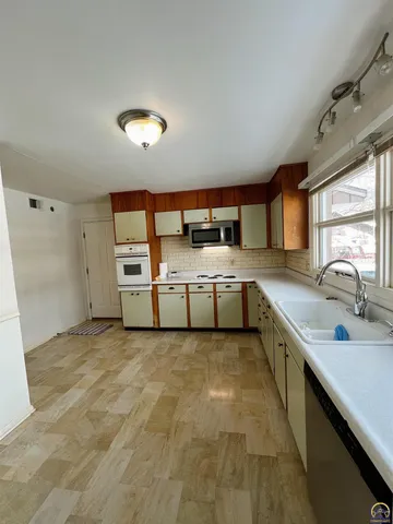 $198,500 | 1521 West 2nd Terrace, Lawrence, KS 66044