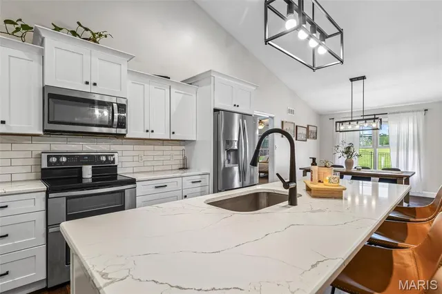 $410,000 | 105 Shepherd Mountain Road, Farmington, MO 63640