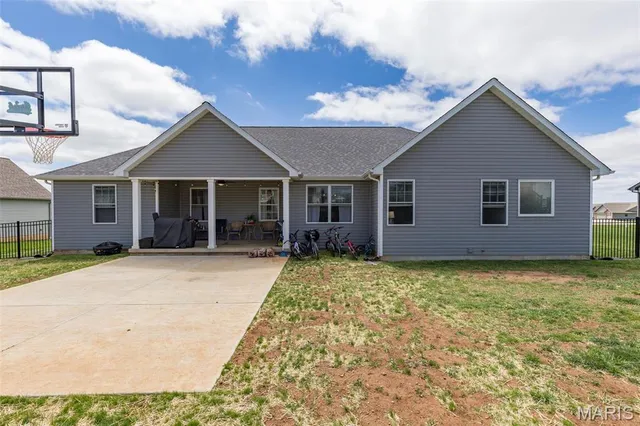 $410,000 | 105 Shepherd Mountain Road, Farmington, MO 63640