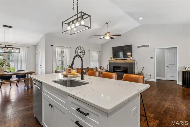 $410,000 | 105 Shepherd Mountain Road, Farmington, MO 63640