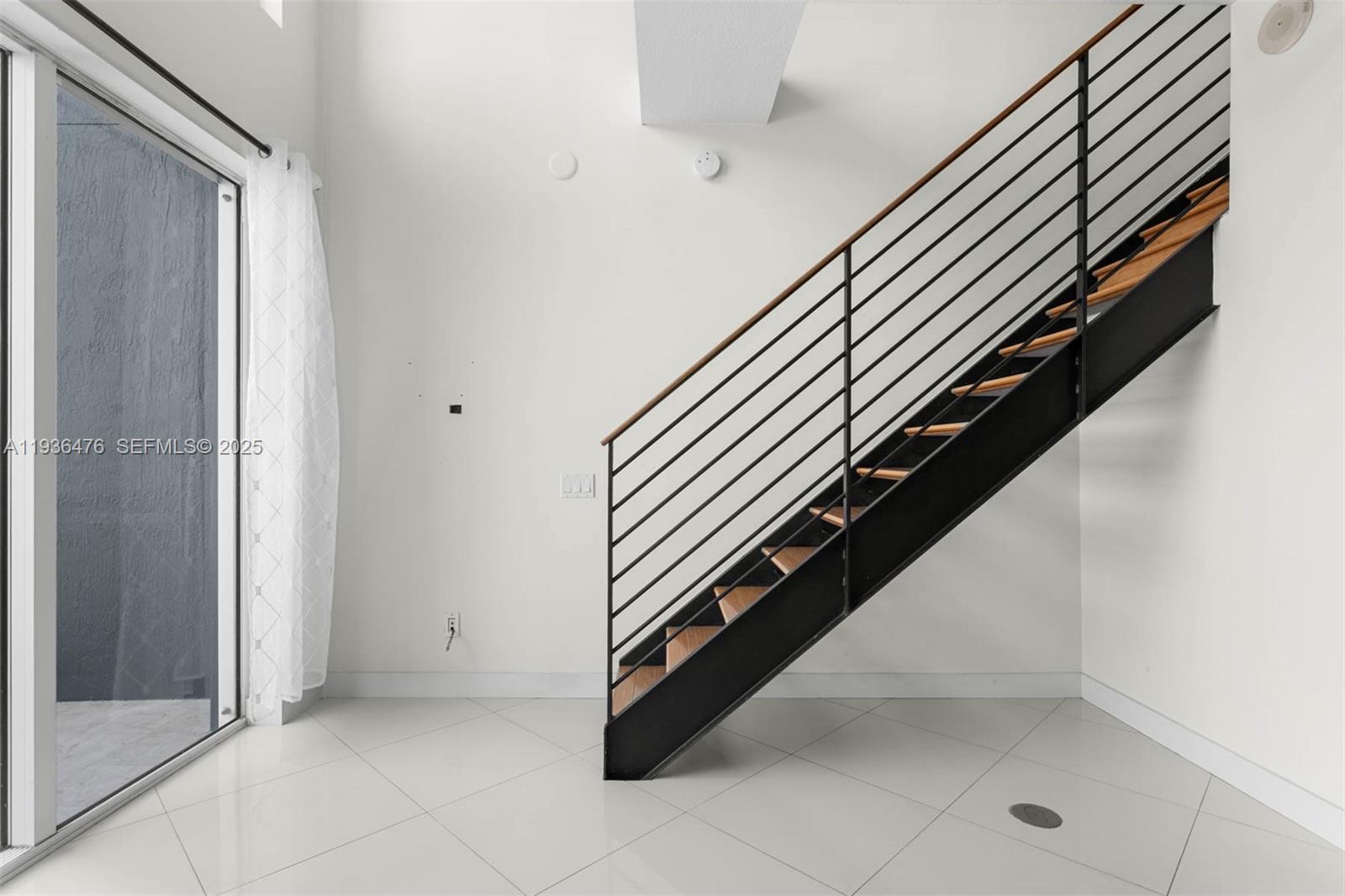 60 Southwest 13th Street, Unit 3213 Miami, FL 33130 - Photo 15 of 18 a view of a hallway with entryway