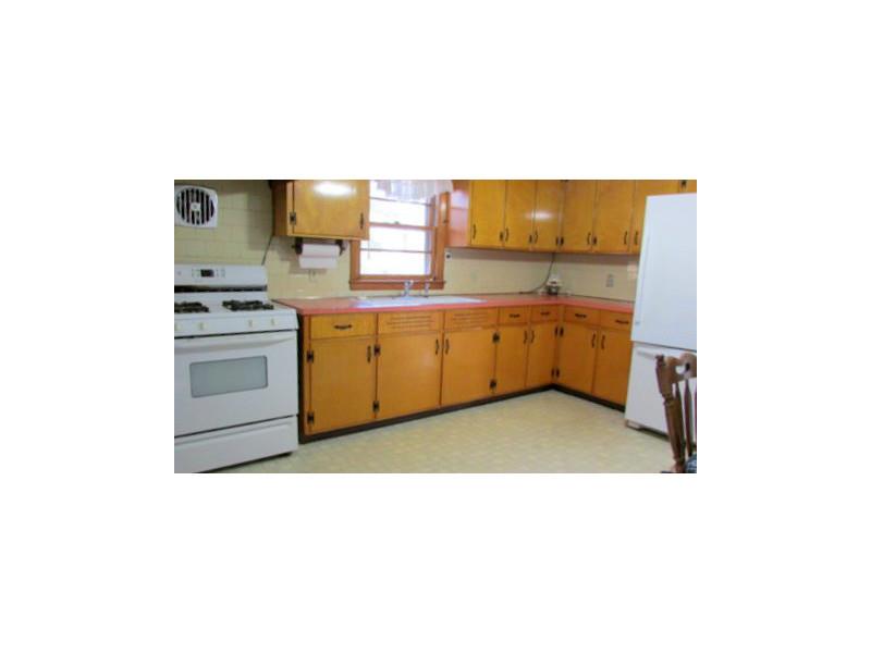 12 Circle Road Smithfield, RI 02917 - Photo 4 of 11 Kitchen.