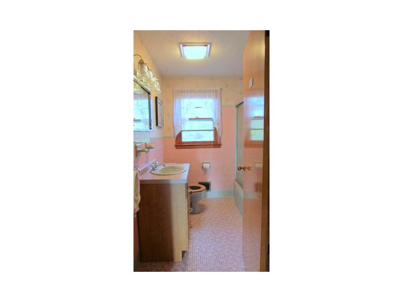 12 Circle Road Smithfield, RI 02917 - Photo 5 of 11 Bathroom.