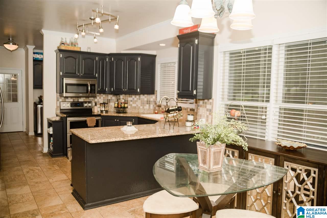 102 Edgewood Circle Oneonta, AL 35121 - Photo 7 of 36