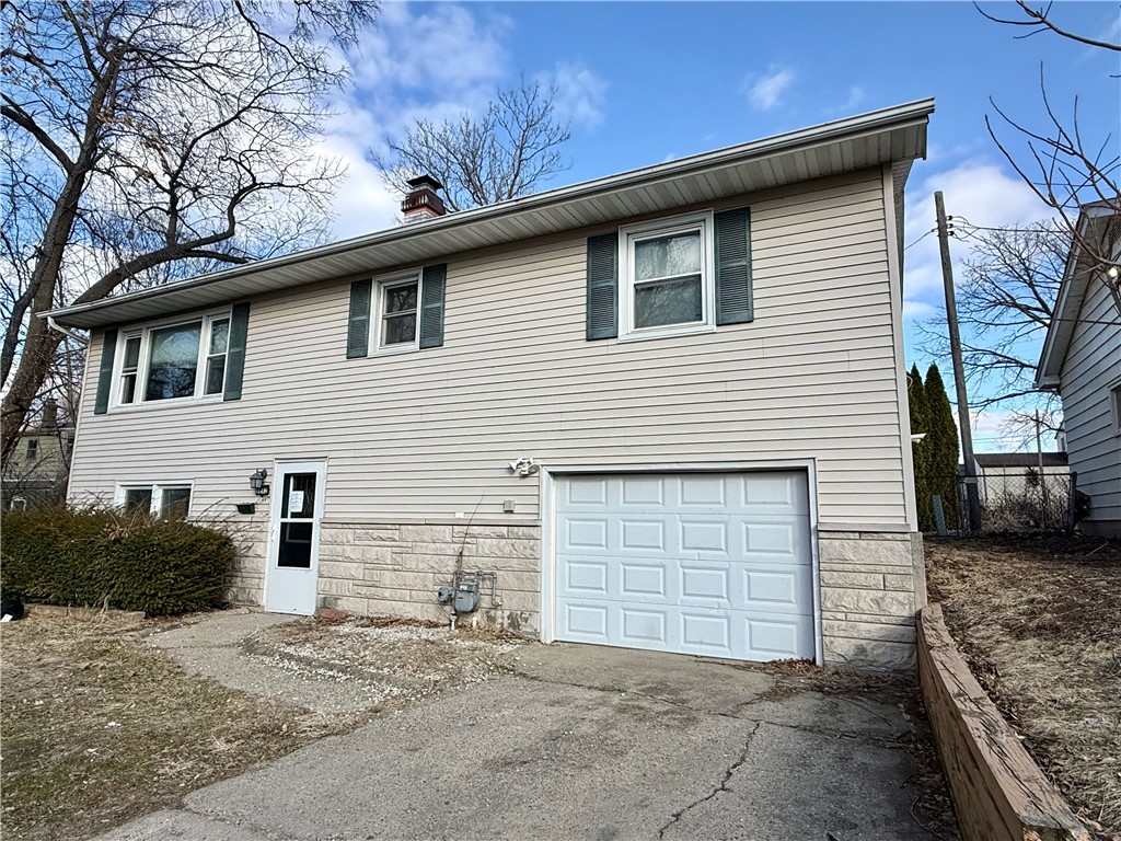 1202 Florida Avenue Decatur, IL 62521 - Photo 1 of 16 Front