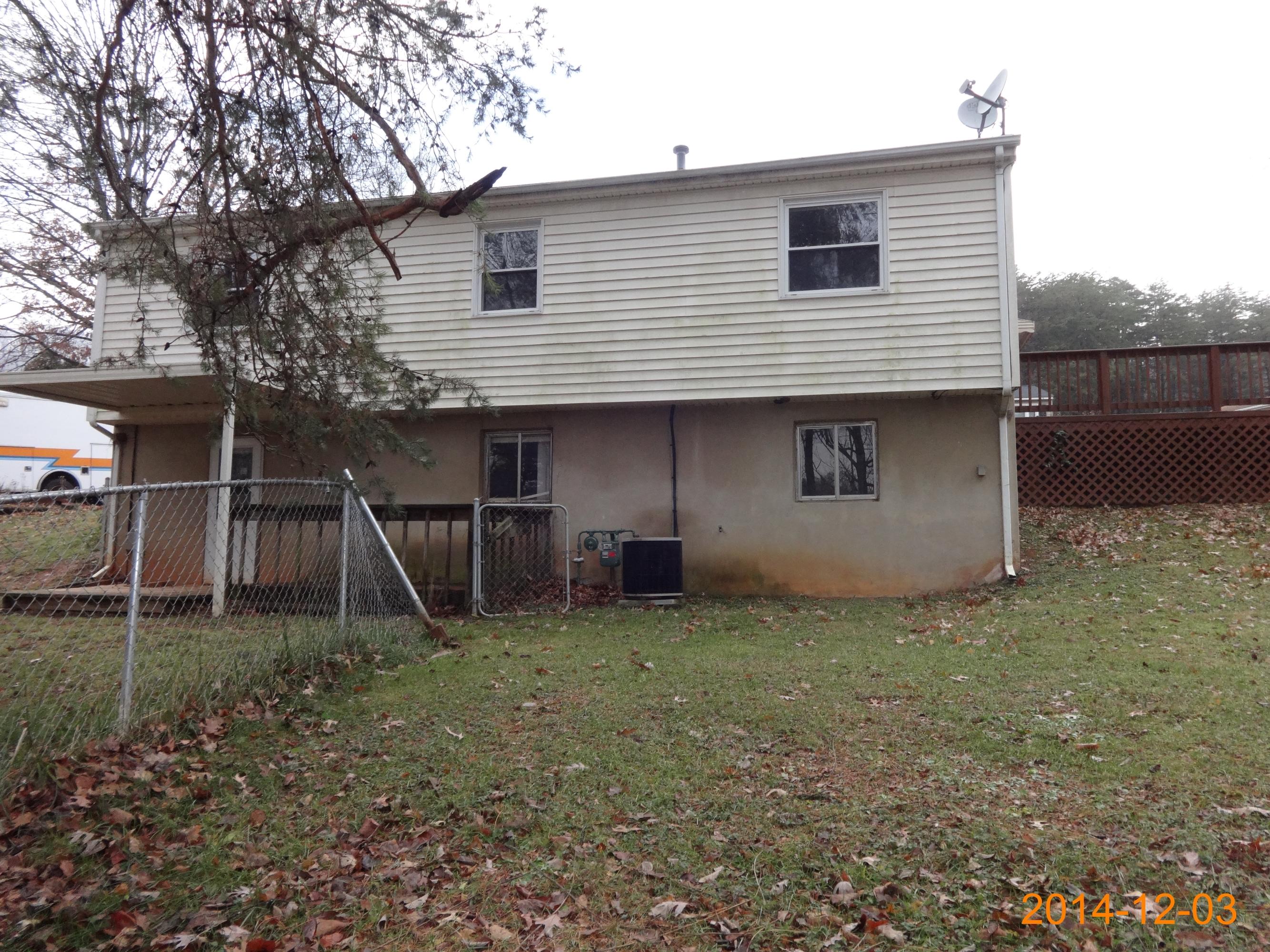 767 Estates Road Southeast Roanoke, VA 24014 - Photo 2 of 14 DSC05375