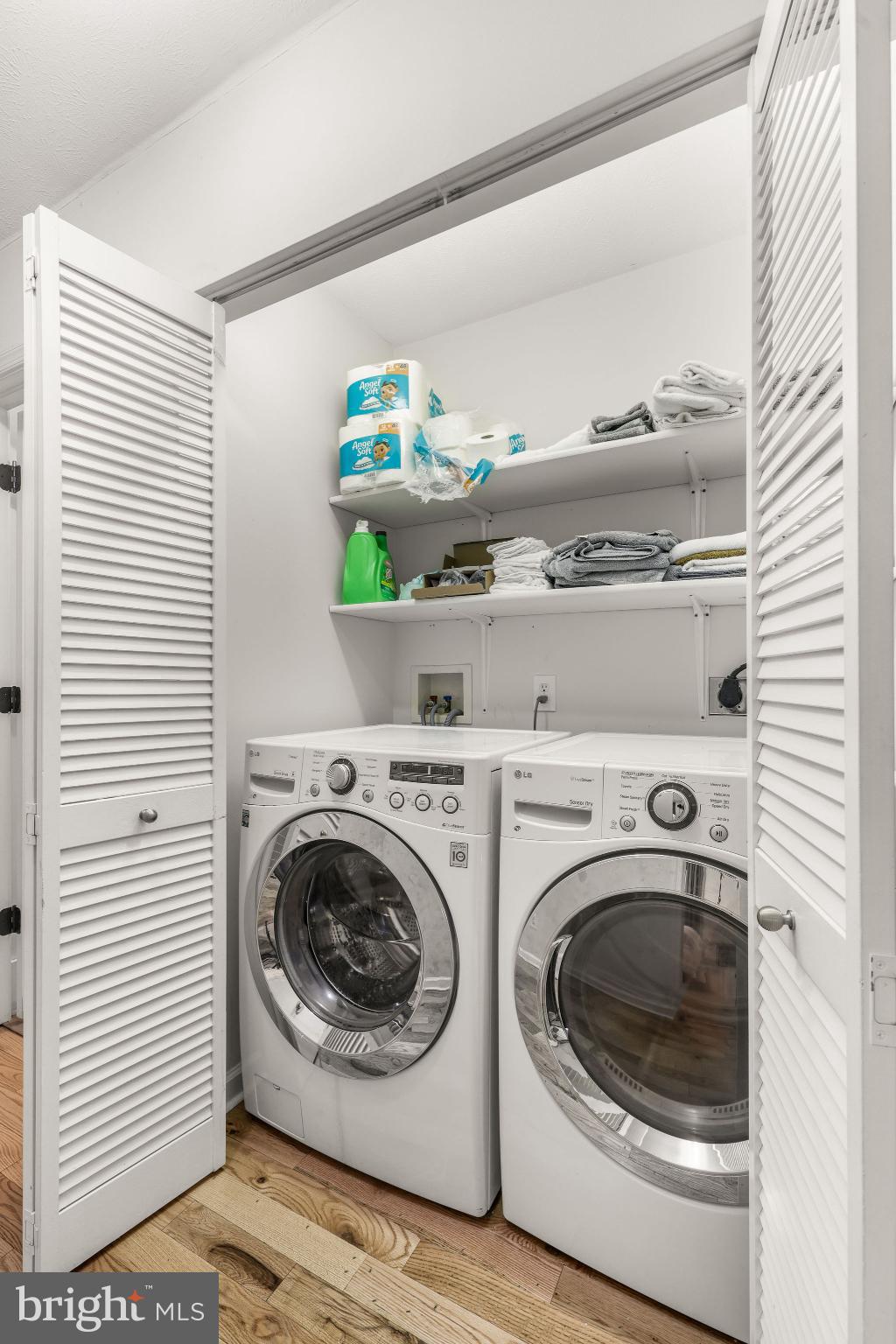 323 Palmer Road Basye, VA 22810 - Photo 3 of 30 a utility room with dryer and washer