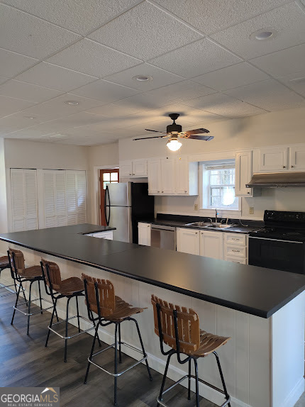 77 Paradise Cove Hartwell, GA 30643 - Photo 7 of 21 a kitchen with a table chairs microwave and cabinets