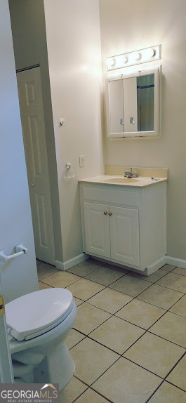 77 Paradise Cove Hartwell, GA 30643 - Photo 9 of 21 a bathroom with a sink a toilet and mirror