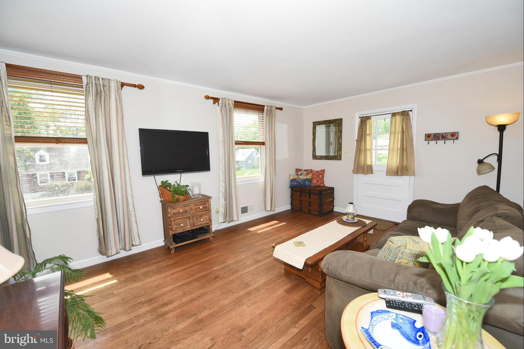 1811 Cromwood Road Baltimore, MD 21234 - Photo 6 of 30 Living Room