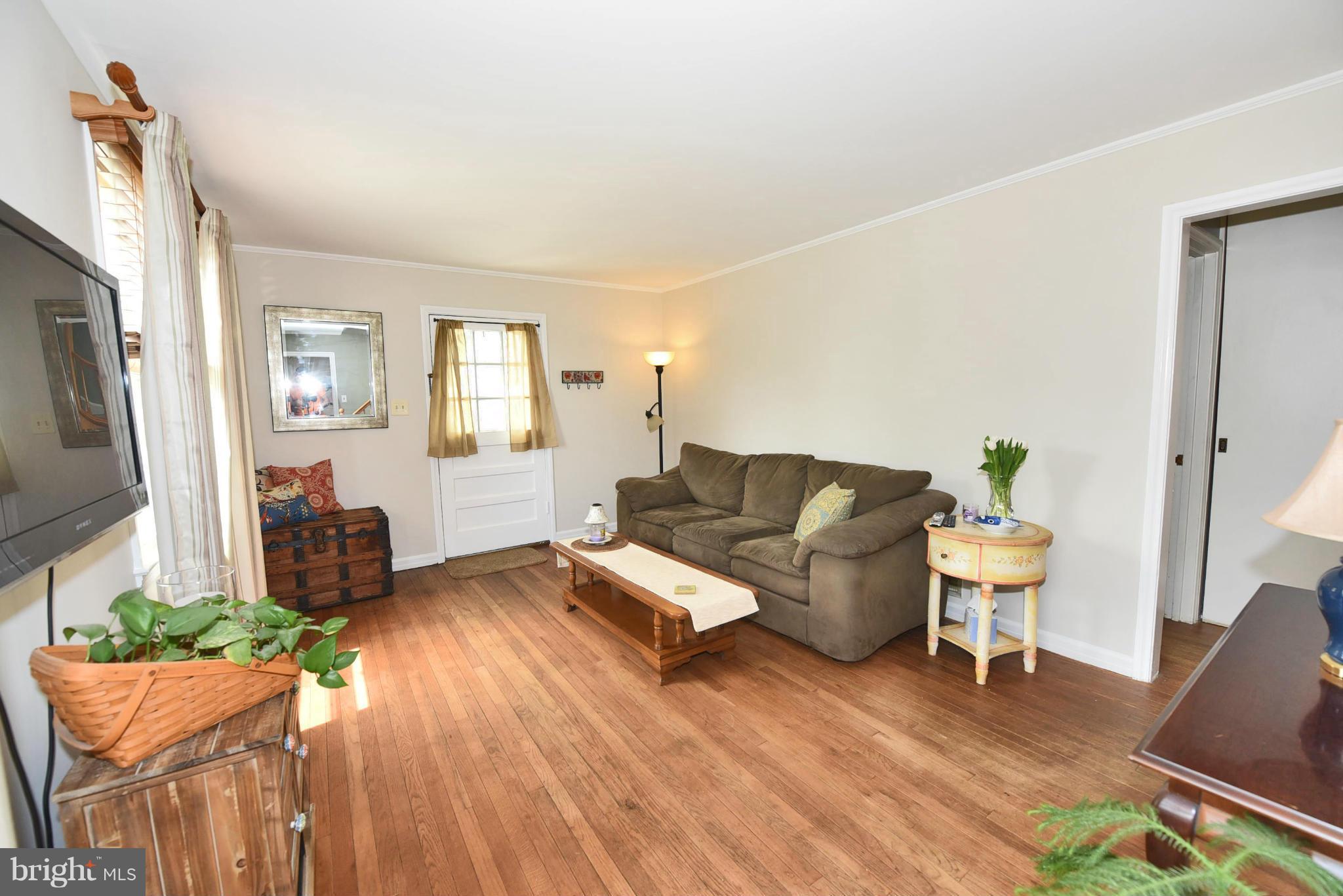 1811 Cromwood Road Baltimore, MD 21234 - Photo 8 of 30 Living Room
