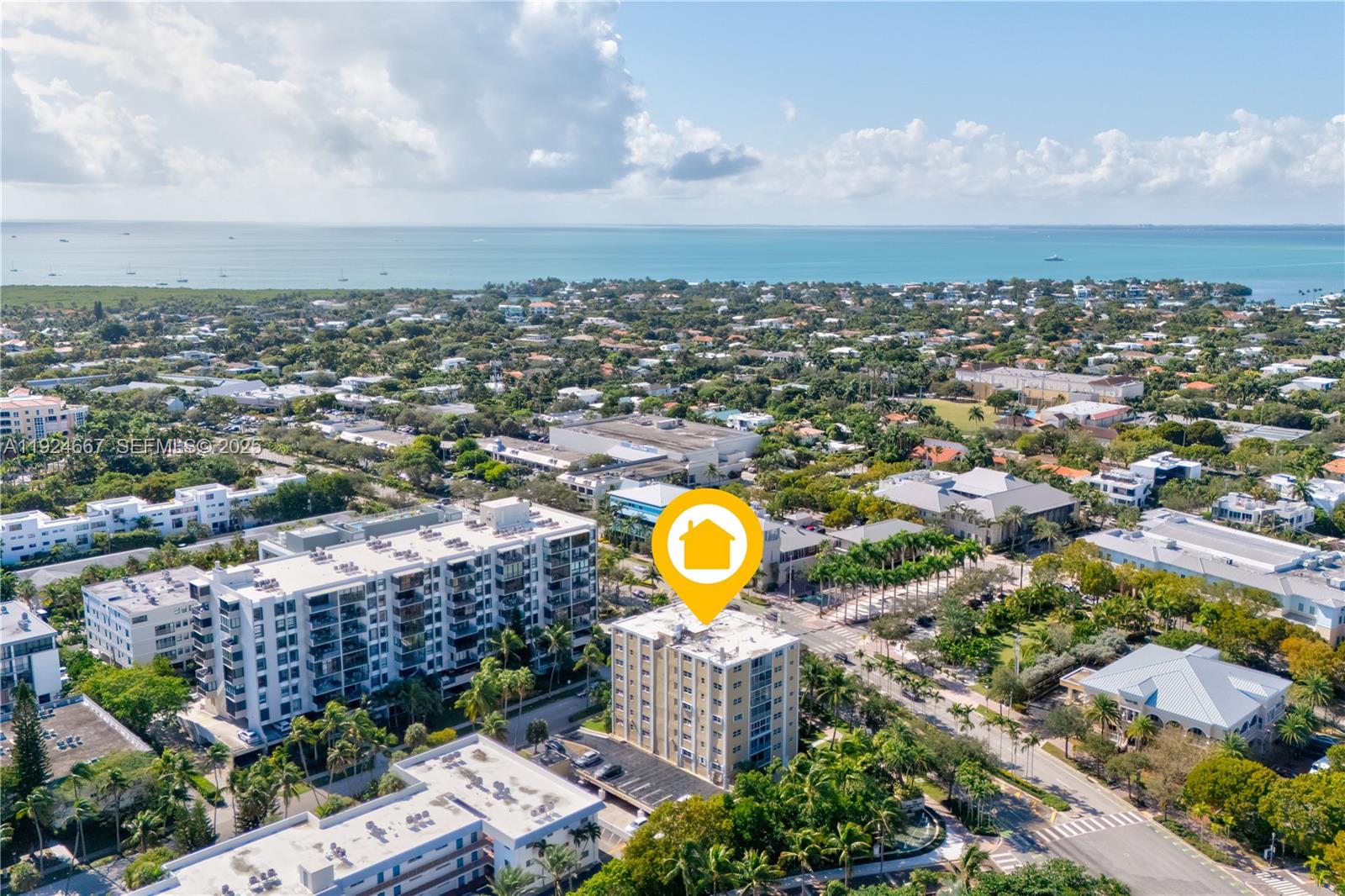 555 Crandon Boulevard, Unit 21 Key Biscayne, FL 33149 - Photo 31 of 32 an aerial view of multiple house