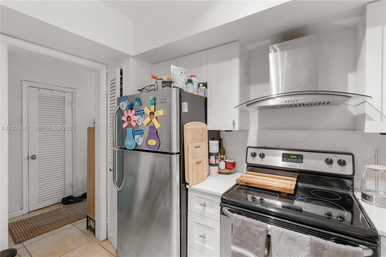 555 Crandon Boulevard, Unit 21 Key Biscayne, FL 33149 - Photo 5 of 32 a view of a workspace with furniture