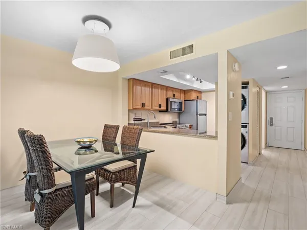 $309,000 | 600 Neapolitan Way, Unit 127, Naples, FL 34103