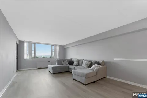 $268,000 | 250 Gorge Road, Unit 21E, Cliffside Park, NJ 07010