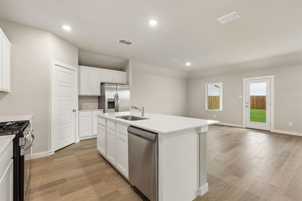 1124 Del Rio Drive Lavon, TX 75166 - Photo 6 of 32 Kitchen in the Emmy II home plan by Trophy Signature Homes - REPRESENTATIVE PHOTO