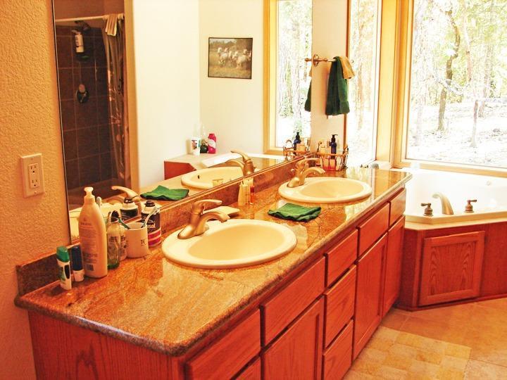 459 Felkner Road Grants Pass, OR 97527 - Photo 18 of 29 Additional Photo