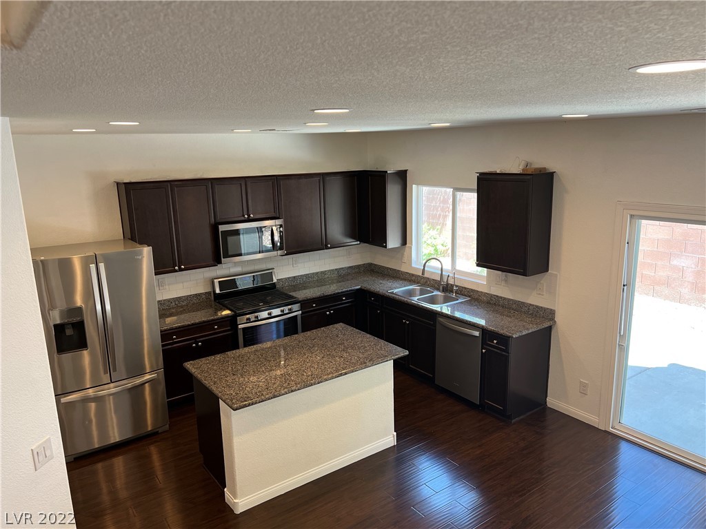 10862 Knickerbocker Avenue Las Vegas, NV 89166 - Photo 7 of 35