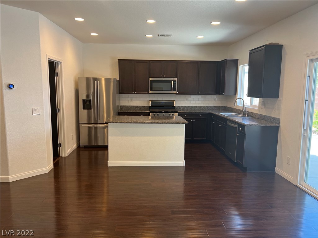 10862 Knickerbocker Avenue Las Vegas, NV 89166 - Photo 10 of 35