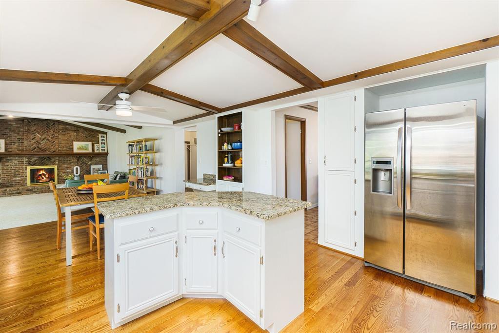 349 Shellbourne Drive Rochester Hills, MI 48309 - Photo 9 of 37