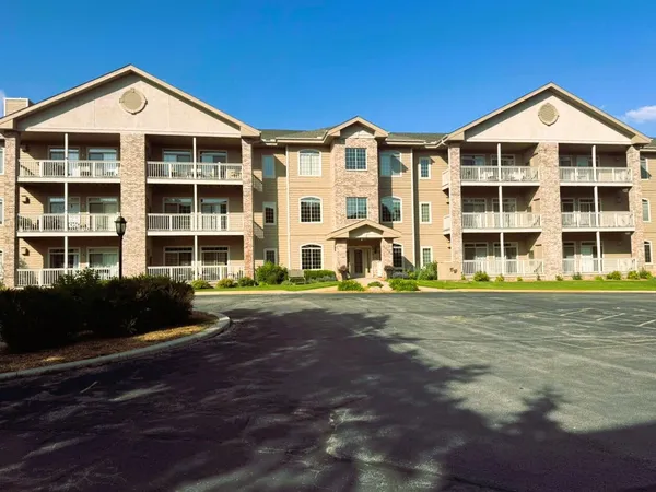 $1,680 | 13060 West Bluemound Road, Unit 208, Elm Grove, WI 53122