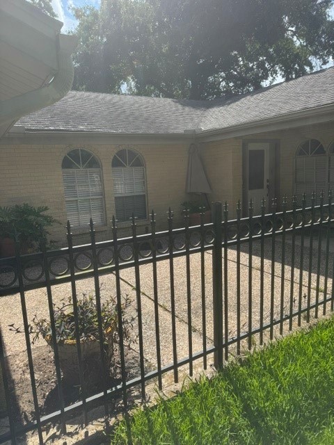 6026 Coral Ridge Road Houston, TX 77069 - Photo 2 of 34 Gated patio in front yard. You can put some really nice looking plants and sitting furniture.