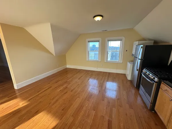 $3,850 | 50 Lowell Street, Unit 3, Somerville, MA 02143