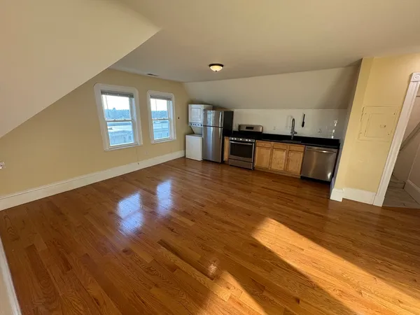$3,850 | 50 Lowell Street, Unit 3, Somerville, MA 02143