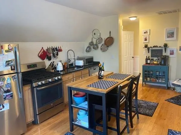 $3,850 | 50 Lowell Street, Unit 3, Somerville, MA 02143
