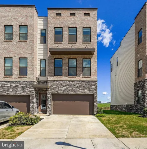 $3,200 | 869 Amity Street, Frederick, MD 21701