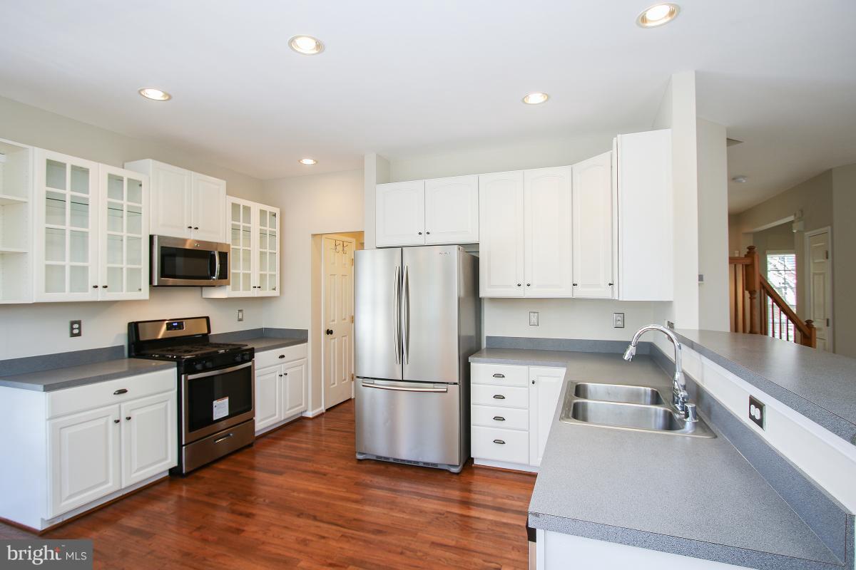 18904 Porterfield Way Germantown, MD 20874 - Photo 11 of 30 Kitchen