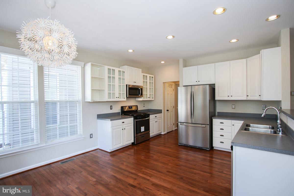 18904 Porterfield Way Germantown, MD 20874 - Photo 13 of 30 Kitchen