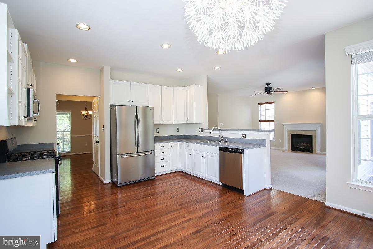 18904 Porterfield Way Germantown, MD 20874 - Photo 14 of 30 Kitchen