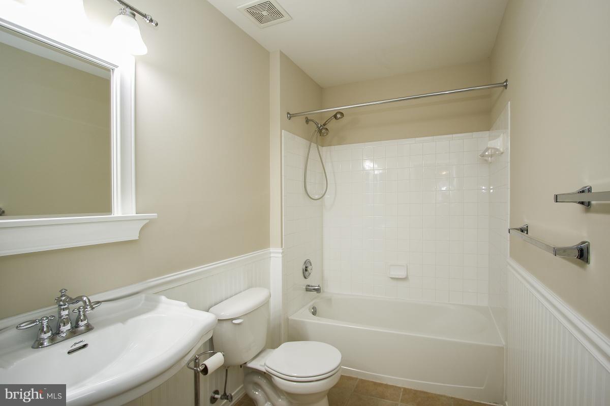 18904 Porterfield Way Germantown, MD 20874 - Photo 20 of 30 Bath