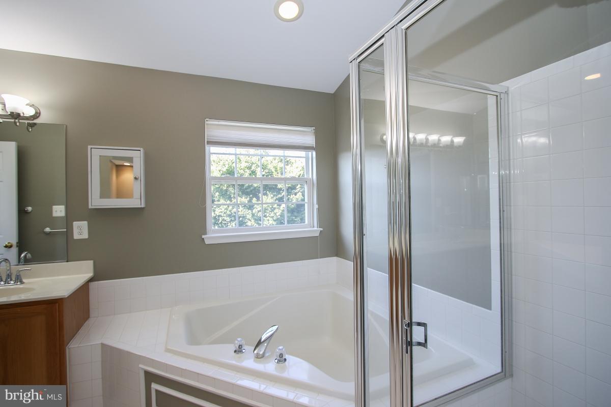 18904 Porterfield Way Germantown, MD 20874 - Photo 24 of 30 Bath (Master)