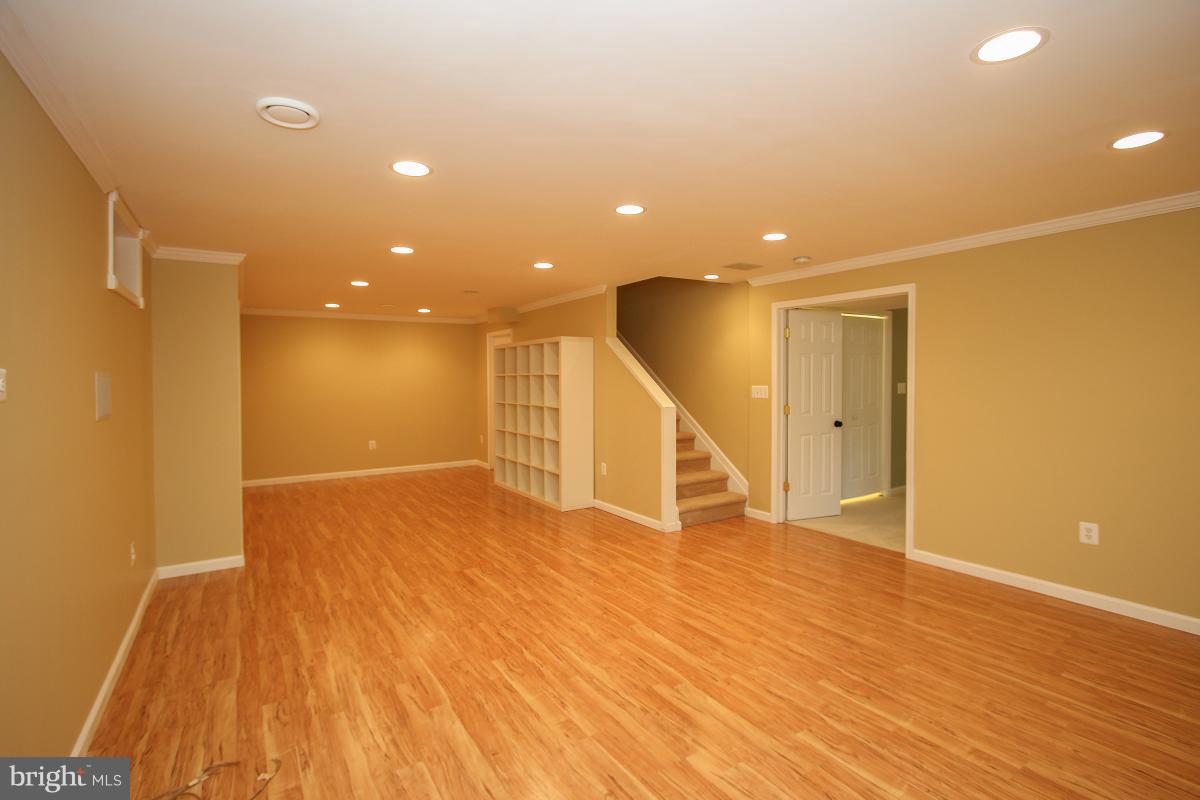 18904 Porterfield Way Germantown, MD 20874 - Photo 25 of 30 Basement