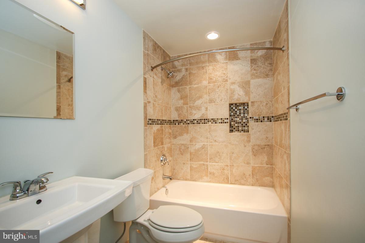 18904 Porterfield Way Germantown, MD 20874 - Photo 27 of 30 Bath