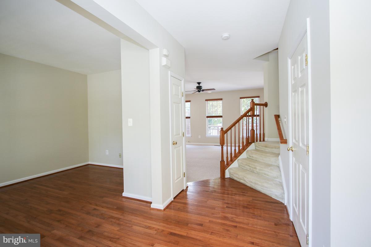 18904 Porterfield Way Germantown, MD 20874 - Photo 4 of 30 Interior (General)