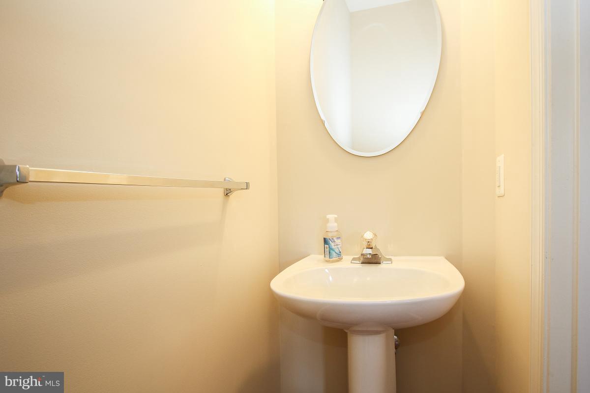 18904 Porterfield Way Germantown, MD 20874 - Photo 5 of 30 Bath