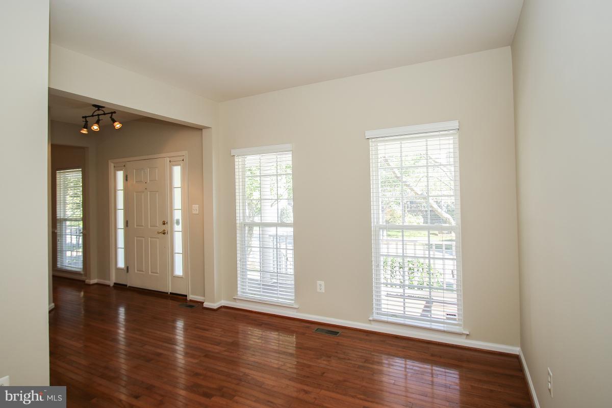 18904 Porterfield Way Germantown, MD 20874 - Photo 7 of 30 Dining Room
