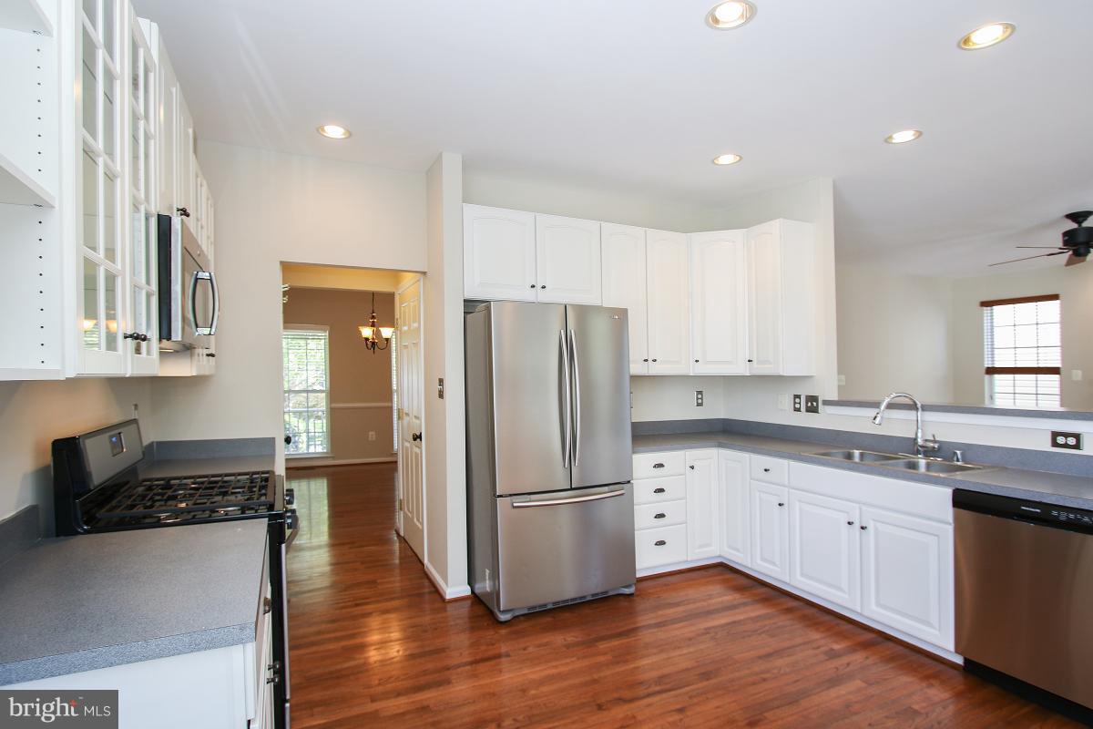 18904 Porterfield Way Germantown, MD 20874 - Photo 10 of 30 Kitchen