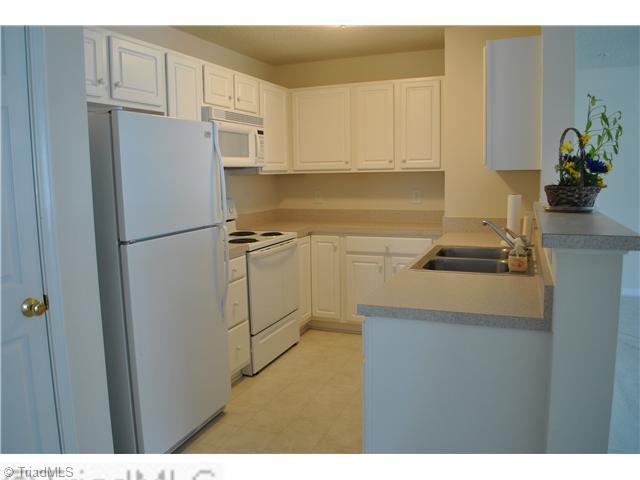 133-2a James High Point, Unit 2A High Point, NC 27265 - Photo 5 of 7 Kitchen.