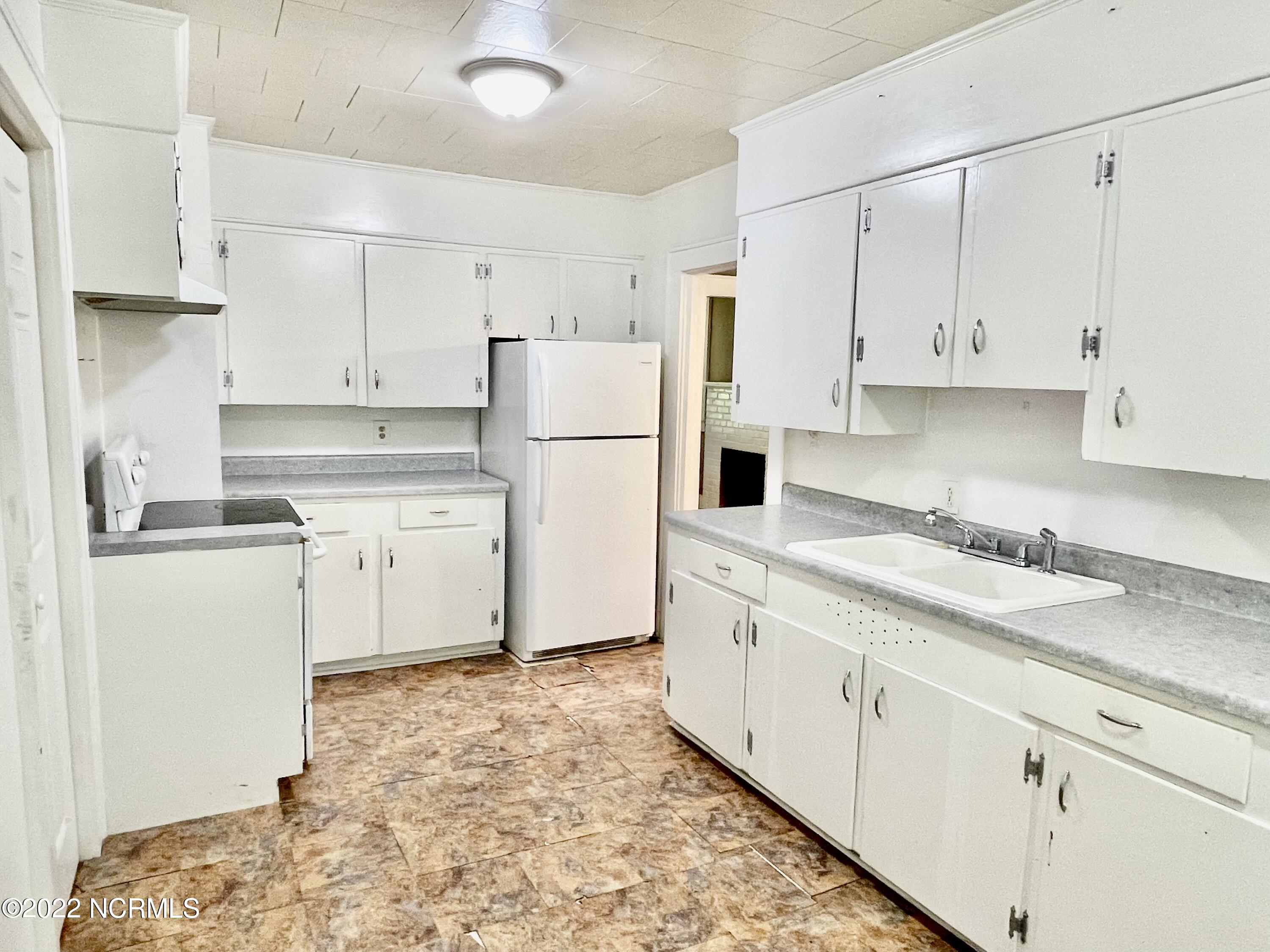 227 Confederate Avenue Rockingham, NC 28379 - Photo 11 of 22 Kitchen