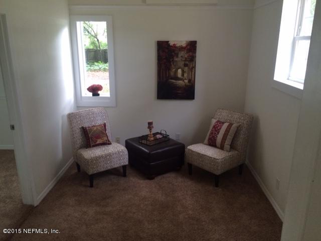 504 Glynlea Road Jacksonville, FL 32216 - Photo 14 of 19 504 Glynlea sitting area