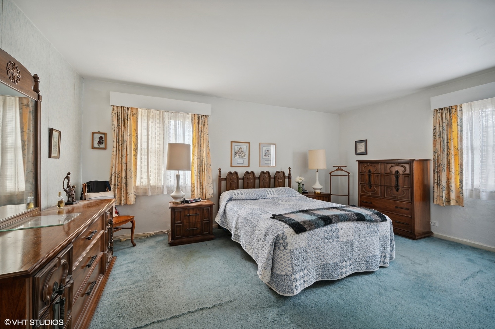 1628 South Meacham Road Rolling Meadows, IL 60008 - Photo 15 of 27 a spacious bedroom with a bed and wooden floor