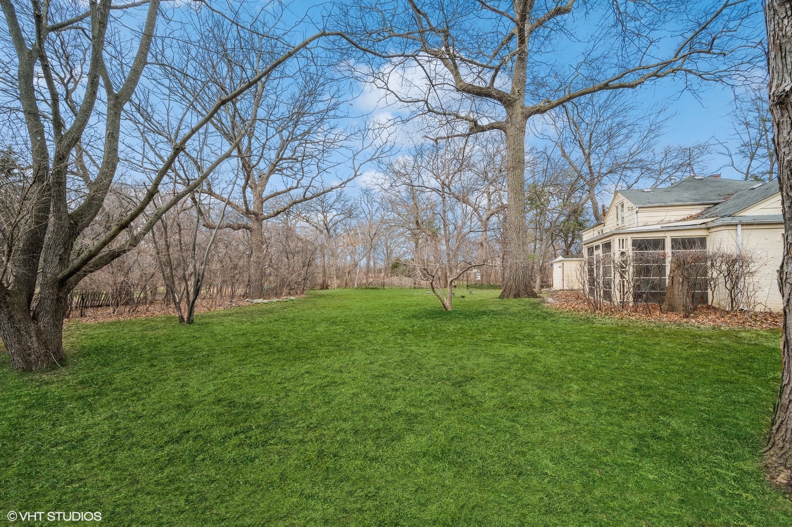 1628 South Meacham Road Rolling Meadows, IL 60008 - Photo 17 of 27 a backyard of a house with lots of green space