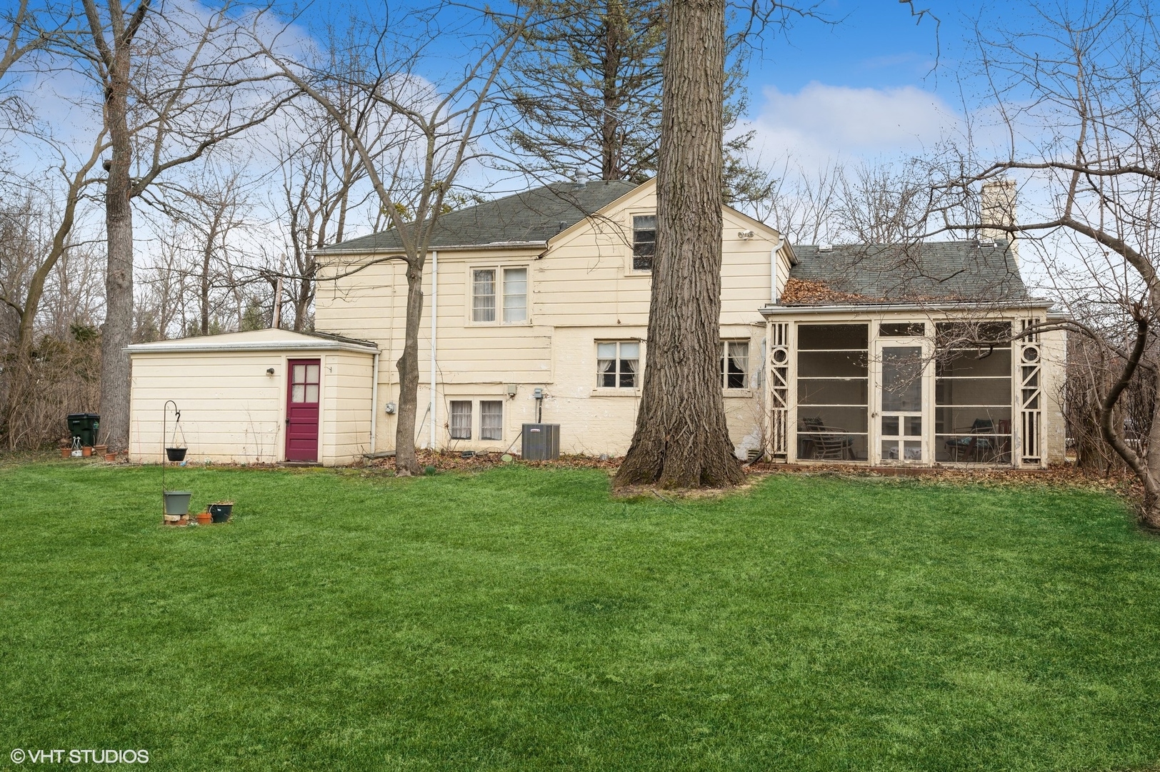 1628 South Meacham Road Rolling Meadows, IL 60008 - Photo 19 of 27 a view of a house with backyard