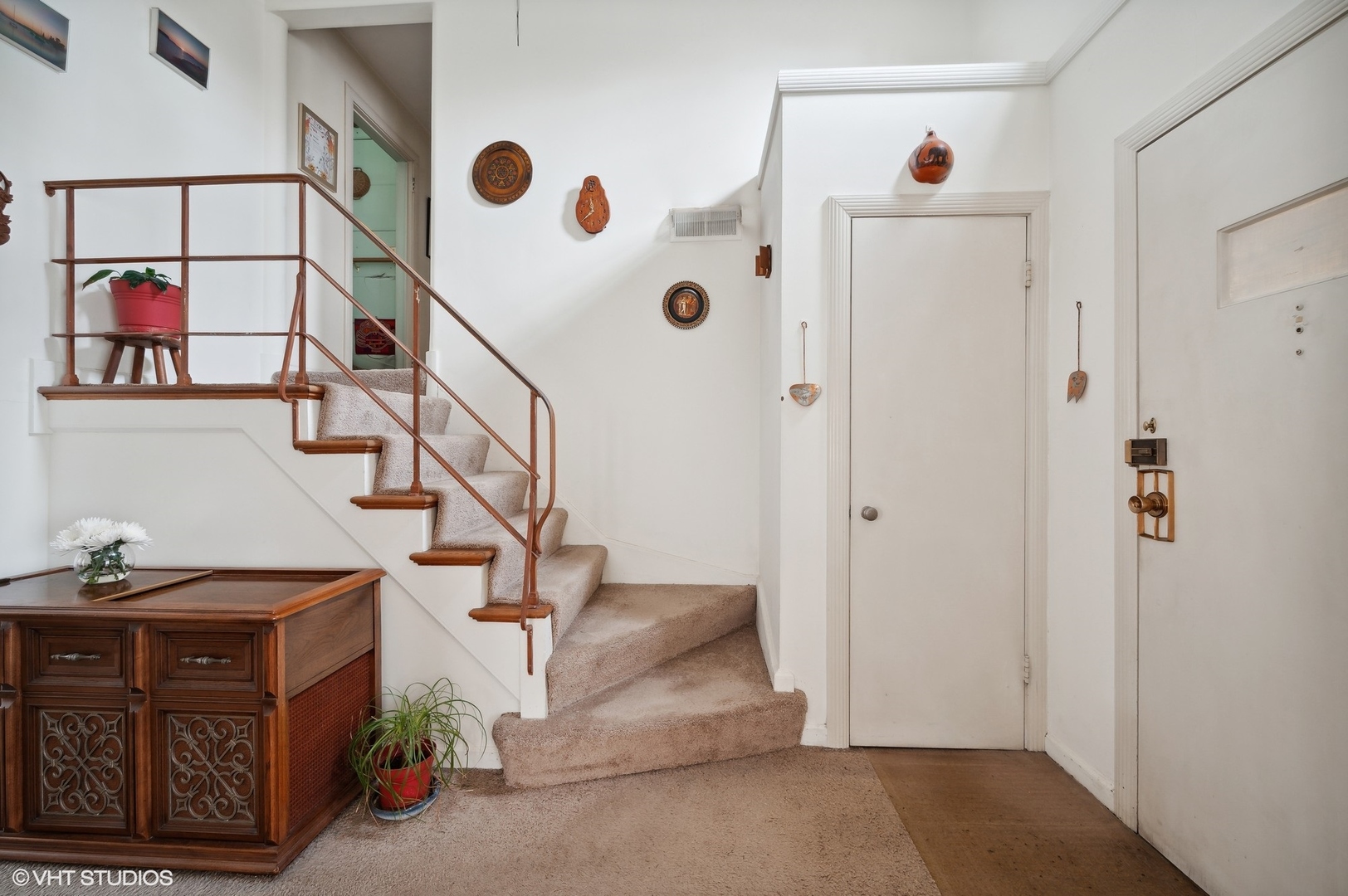 1628 South Meacham Road Rolling Meadows, IL 60008 - Photo 5 of 27 a view of entryway and hall